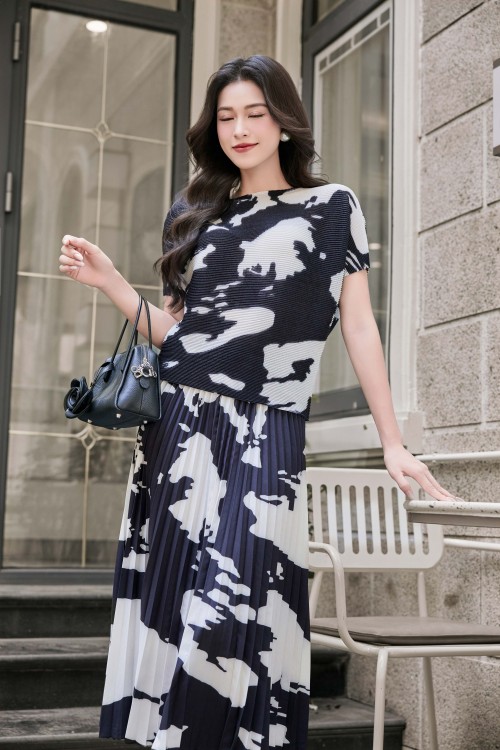 Sixdo Black & White Woven Flared Skirt